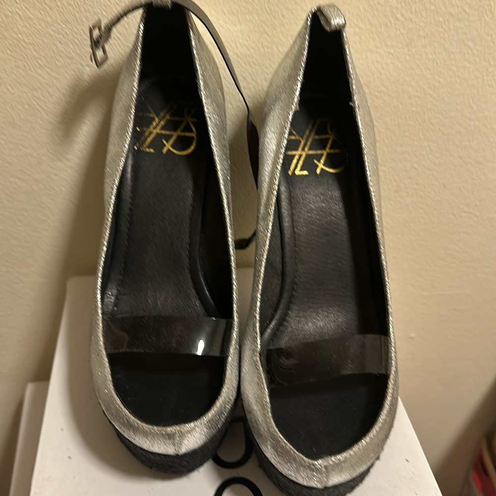 Abstract wedge heels
